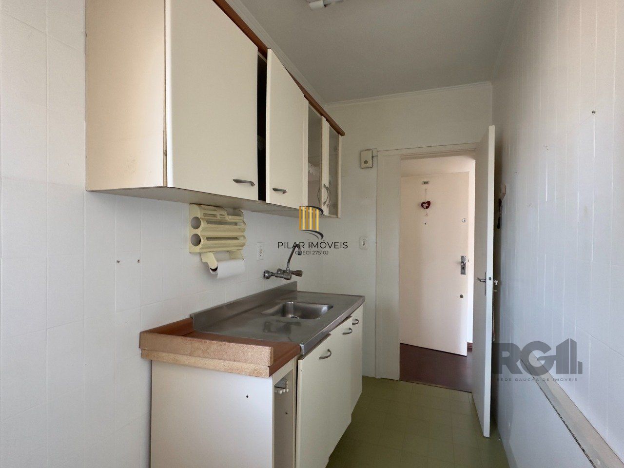 APARTAMENTO 2 DORMITÓRIOS, ENSOLARADO E LOCALIZADO NA PARTE ALTA DO CENTRO HISTÓRICO