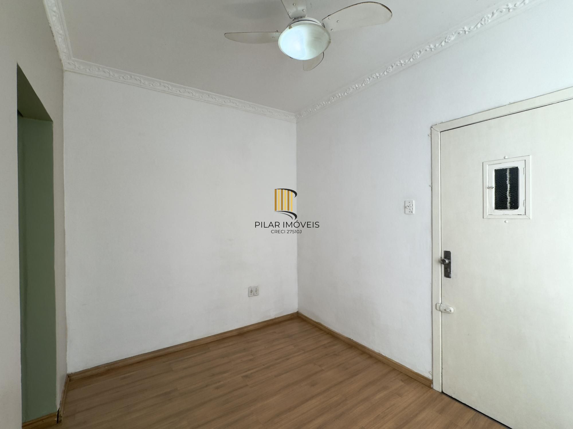 Apartamento reformado de 1 dormitório ensolarado e amplo no Centro Histórico
