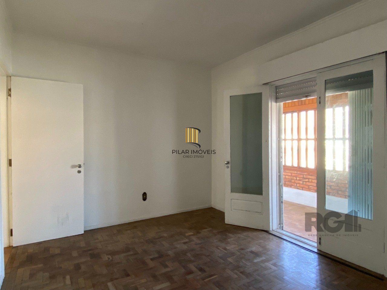 CASA COM 5 DORMITÓRIOS, ESPAÇO PARA FESTAS E PEÇAS AMPLAS PRÓXIMO AO IGUATEMI