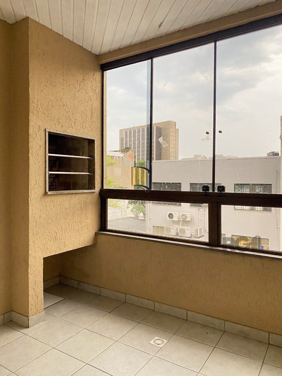Apartamento com sacada, churrasqueira e vaga de garagem no Centro Histórico