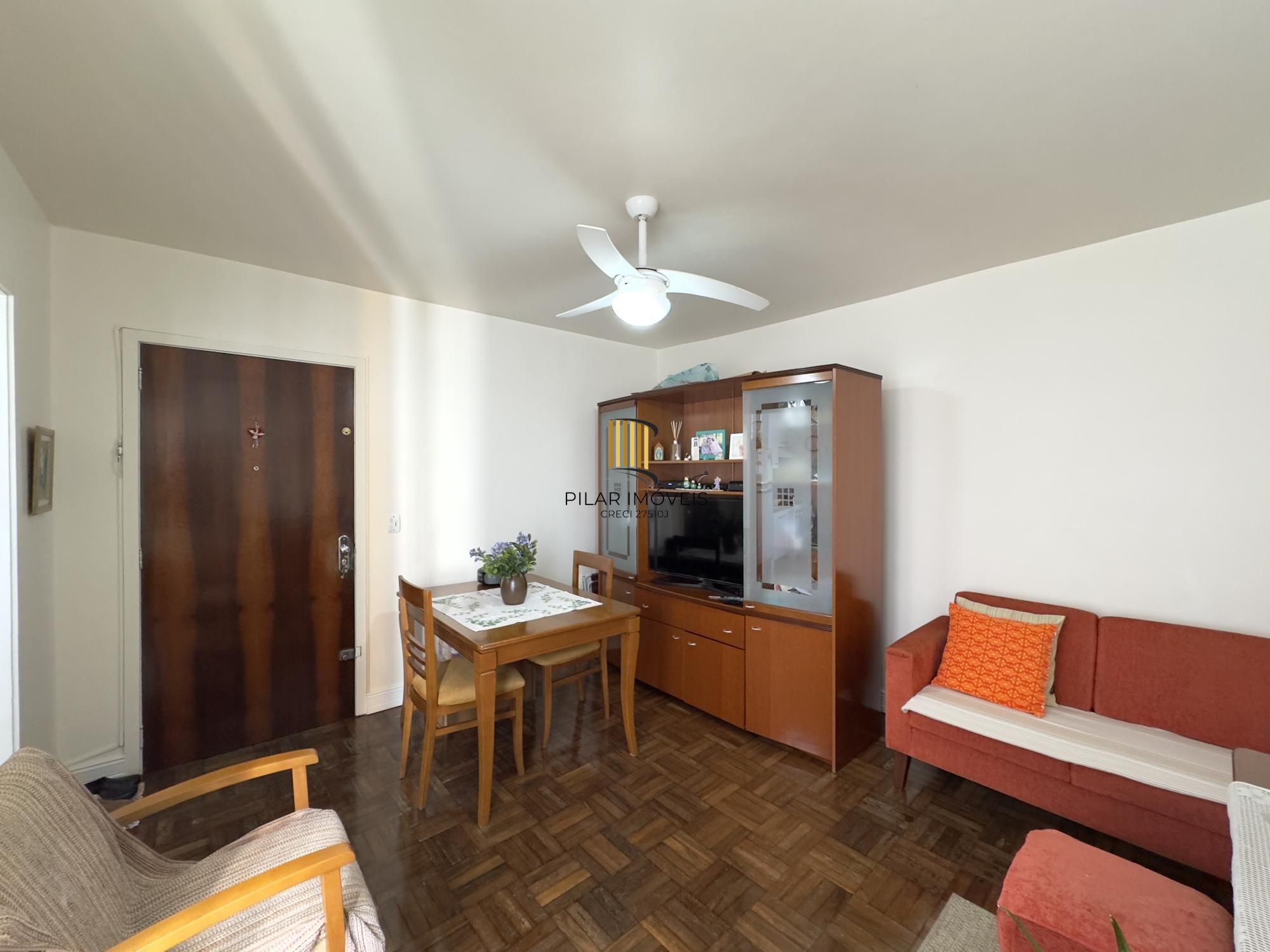 APARTAMENTO 2 DORMITÓRIOS COM PEÇAS AMPLAS NO CENTRO HISTÓRICO