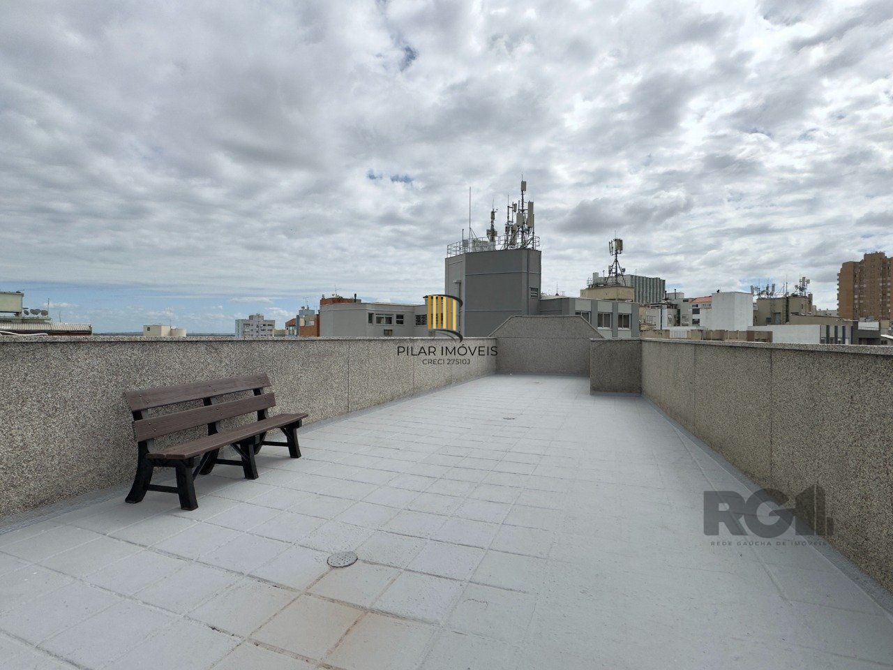 APARTAMENTO 1 DORMITÓRIO REFORMADO E DE FRENTE NO CENTRO HISTÓRICO