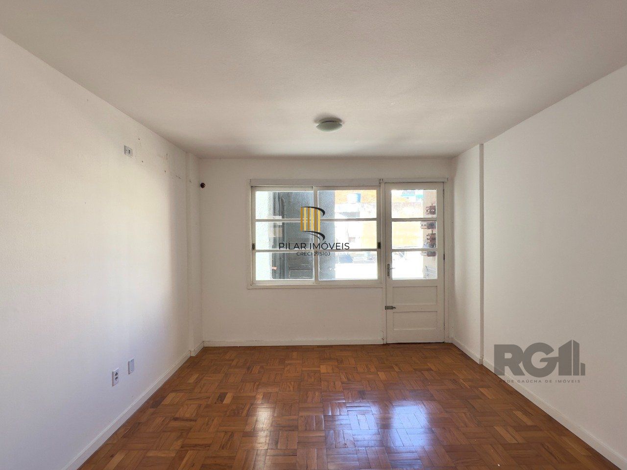 APARTAMENTO JK COM ÓTIMO ESPAÇO E BEM ILUMINADO PRÓXIMO AO GUAÍBA