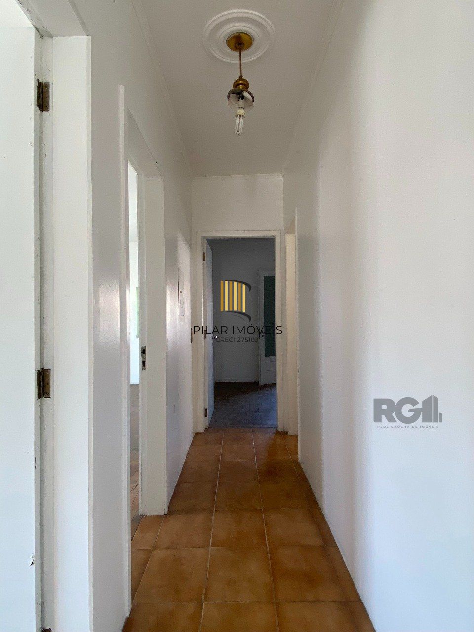 CASA COM 5 DORMITÓRIOS, ESPAÇO PARA FESTAS E PEÇAS AMPLAS PRÓXIMO AO IGUATEMI