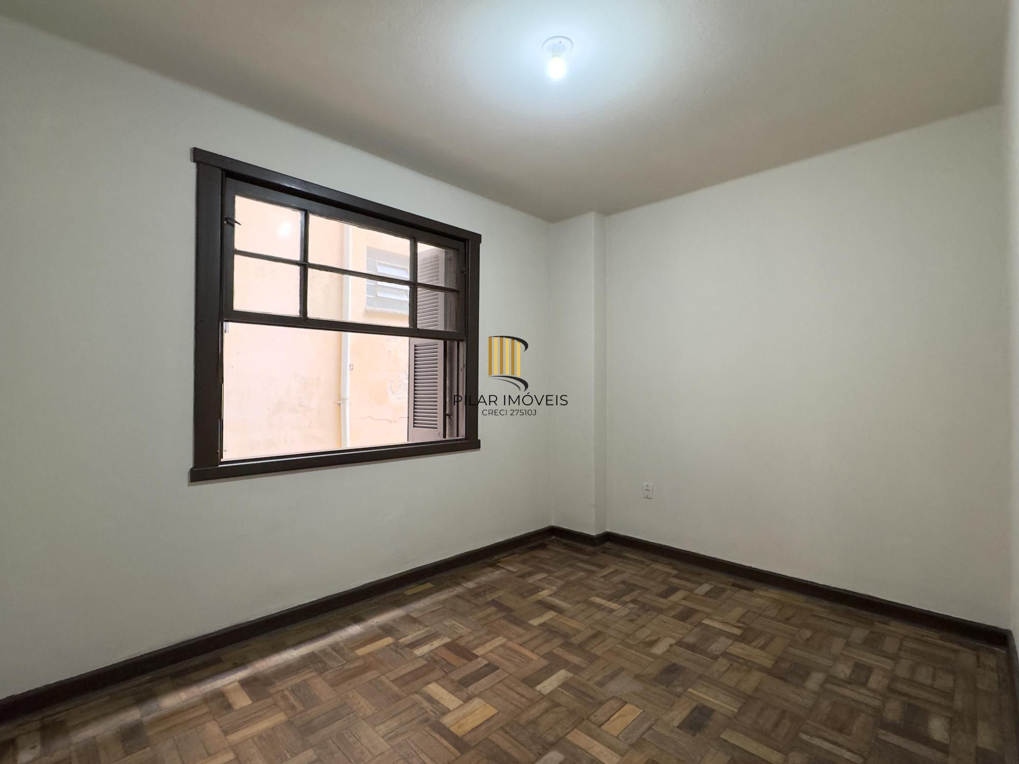 Apartamento de 62m², 2 dormitórios com banheiro auxiliar no Centro Histórico