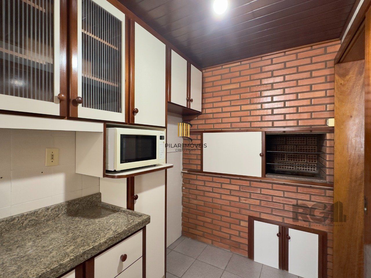 APARTAMENTO 1 DORMITÓRIO COM CHURRASQUEIRA E GARAGEM NO CENTRO HISTÓRICO