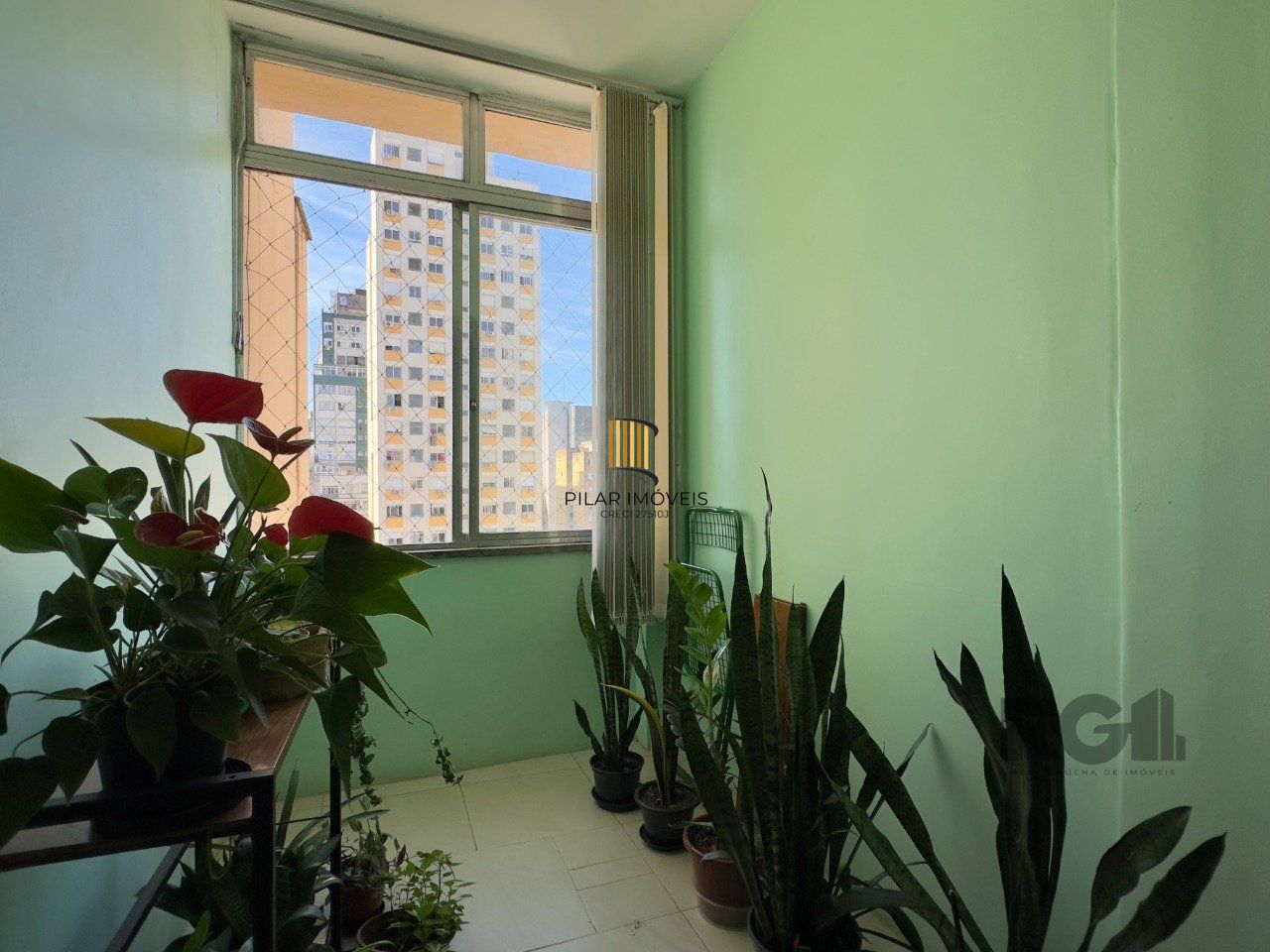 APARTAMENTO 3 DORMITÓRIOS, DE FRENTE E REFORMADO, NO CENTRO HISTÓRICO