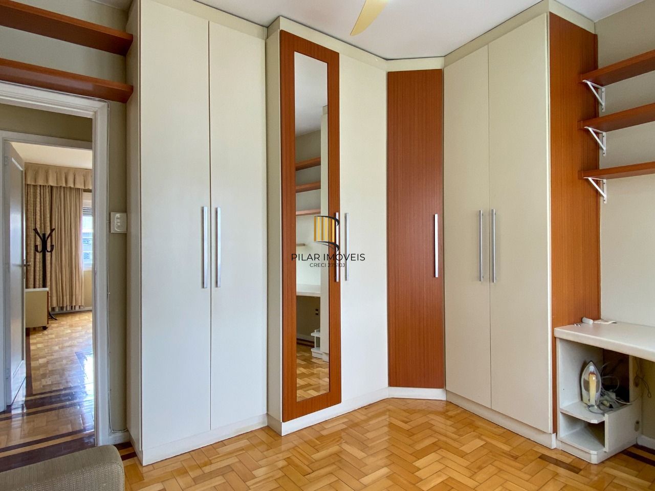 Apartamento 2 dormitórios, com linda vista, em frente ao Hospital de Clínicas