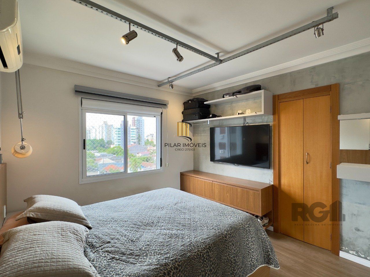 APARTAMENTO MOBILIADO COM PLANTA DIFERENCIADA E ÓTIMA LOCALIZAÇÃO