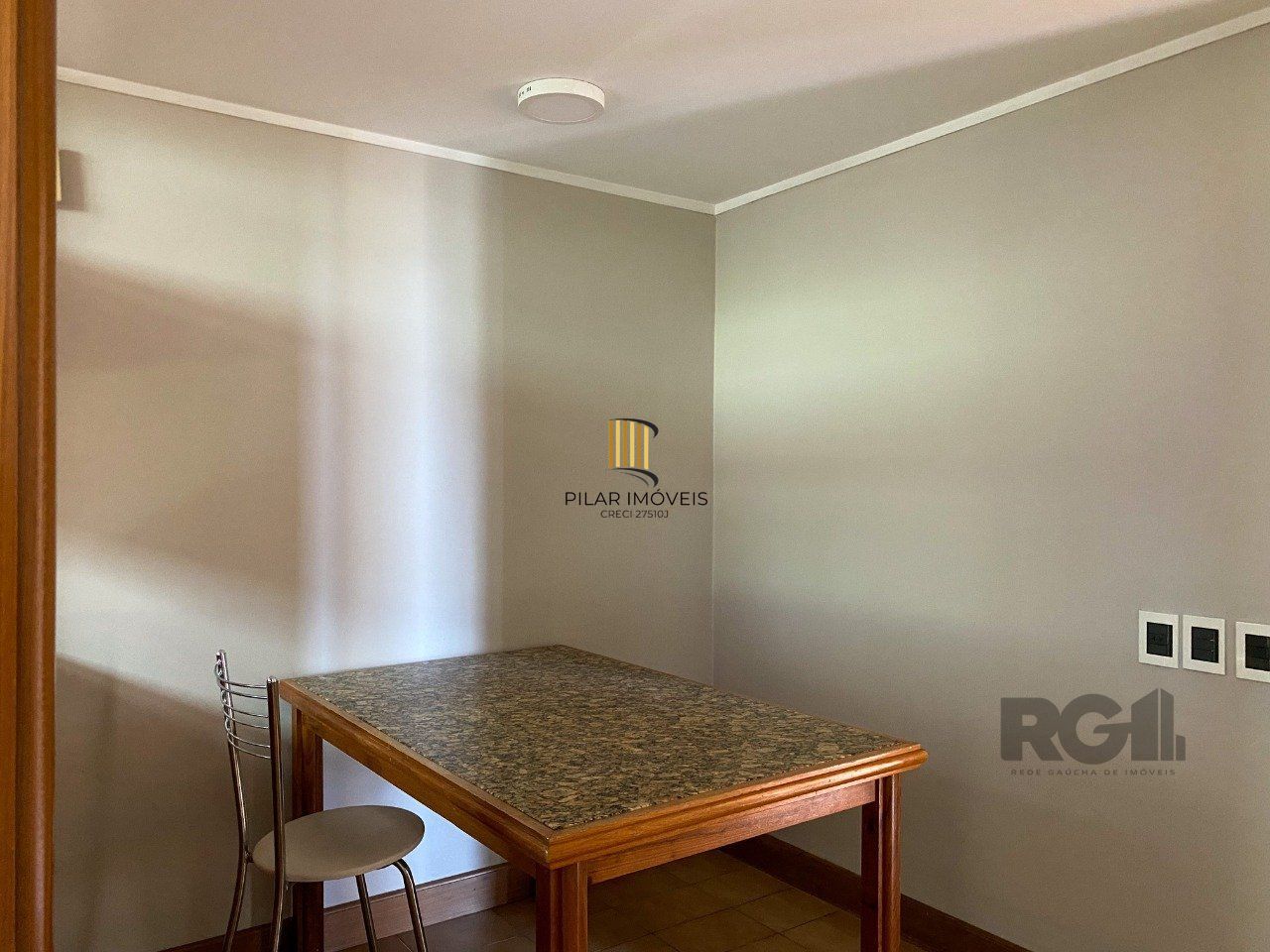 Apartamento com muito conforto e ótima iluminação no Moinhos de Vento