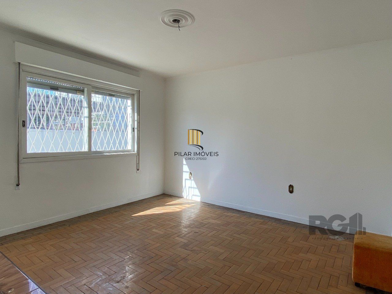 CASA COM 5 DORMITÓRIOS, ESPAÇO PARA FESTAS E PEÇAS AMPLAS PRÓXIMO AO IGUATEMI