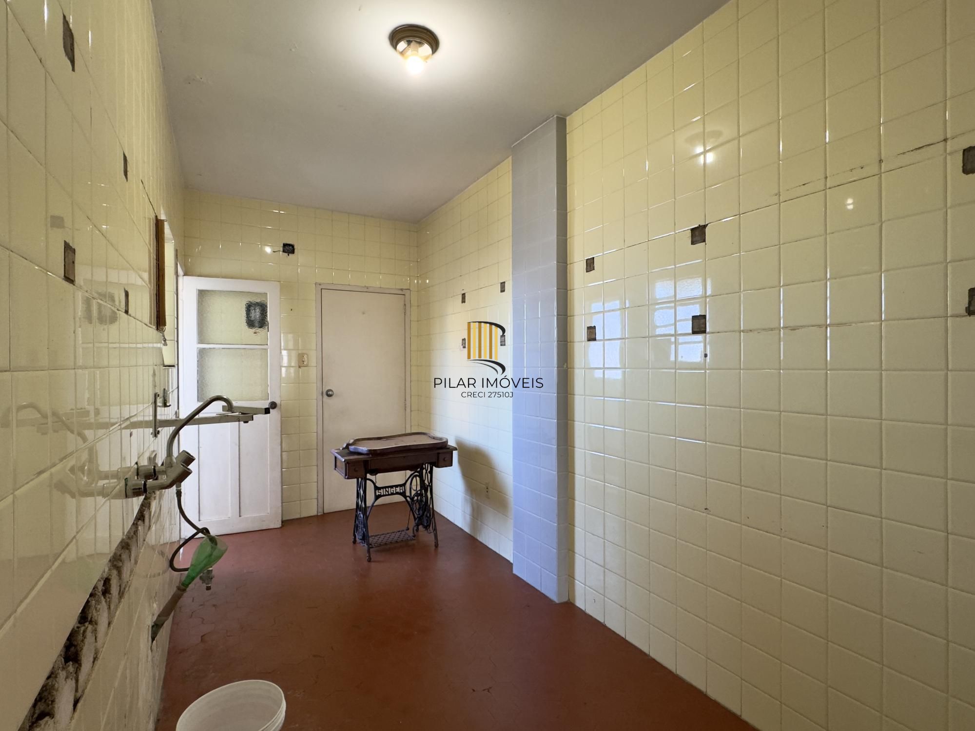 APARTAMENTO 3 DORMITÓRIOS COM LINDA VISTA DA CATEDRAL NO CENTRO HISTÓRICO