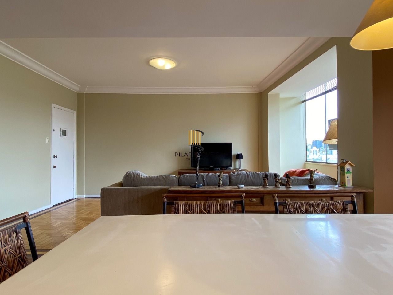 Apartamento 2 dormitórios, com linda vista, em frente ao Hospital de Clínicas