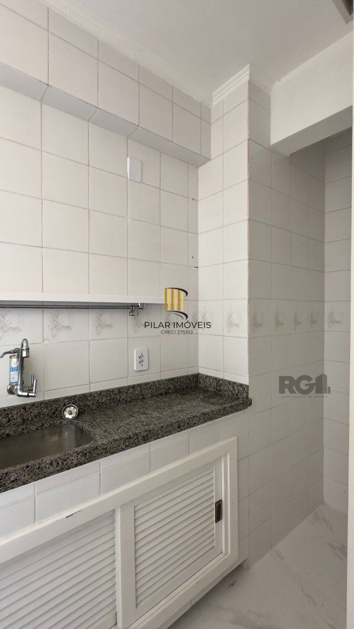 APARTAMENTO JK COM ÓTIMO ESPAÇO E BEM ILUMINADO PRÓXIMO AO GUAÍBA