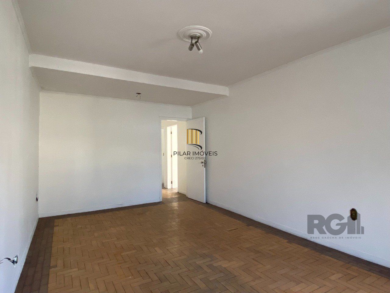 CASA COM 5 DORMITÓRIOS, ESPAÇO PARA FESTAS E PEÇAS AMPLAS PRÓXIMO AO IGUATEMI
