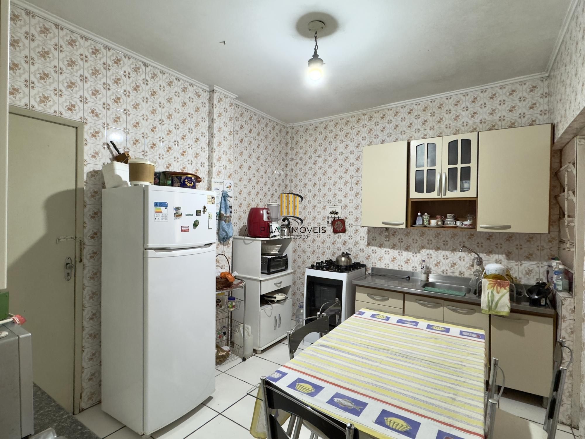 Apartamento 2 dormitórios com pátio