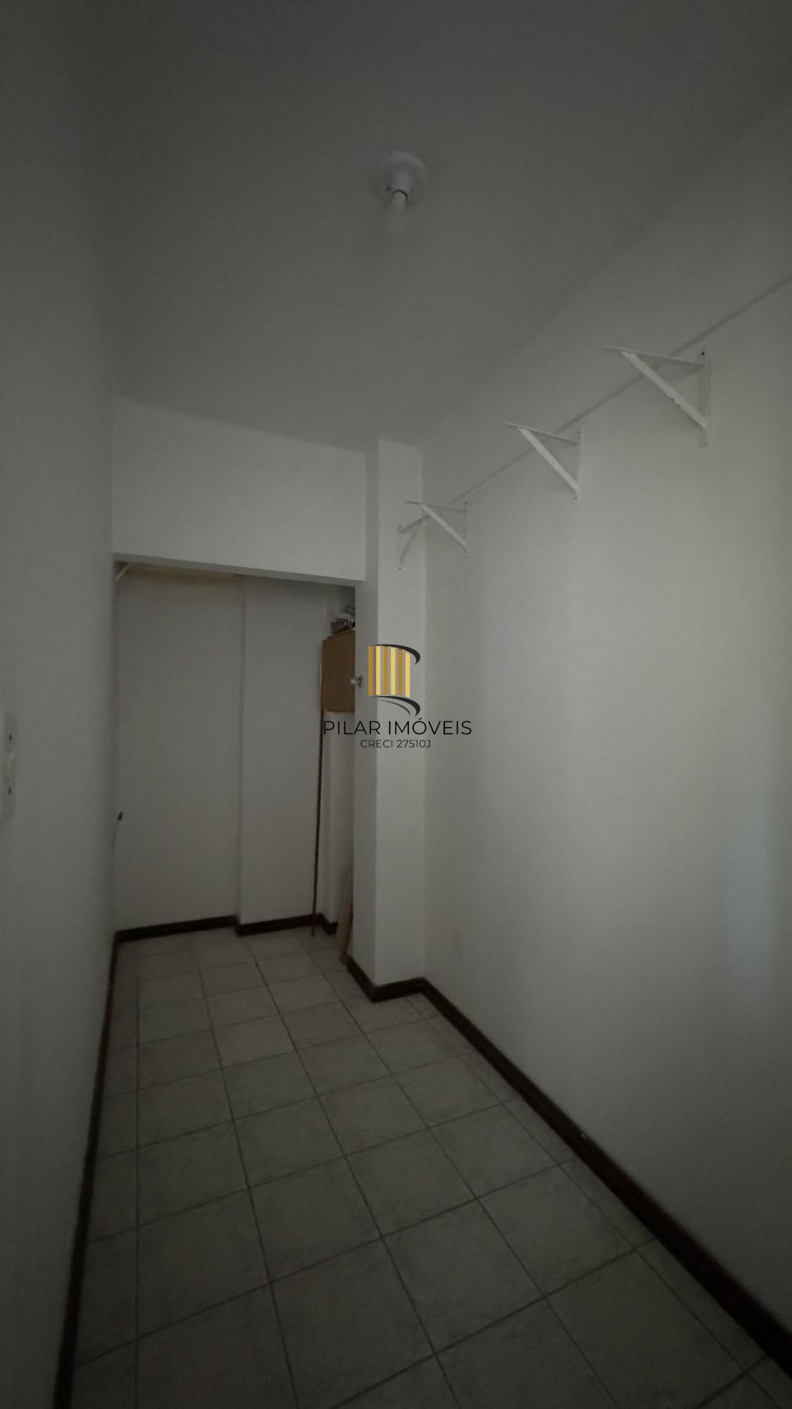 APARTAMENTO 2 DORMITÓRIOS TOTALMENTE REFORMADO NO CENTRO HISTÓRICO