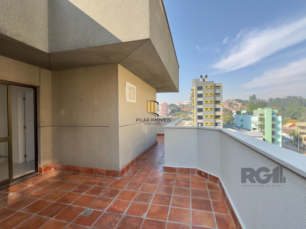 COBERTURA COM 174M², DE FRENTE, 3 DORMITÓRIOS, EM ÓTIMA LOCALIZAÇÃO NO MENINO DEUS