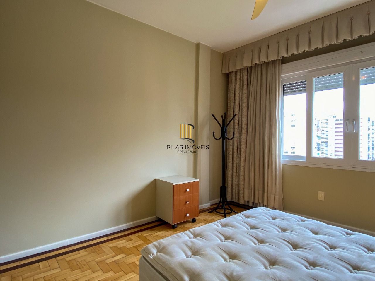 Apartamento 2 dormitórios, com linda vista, em frente ao Hospital de Clínicas