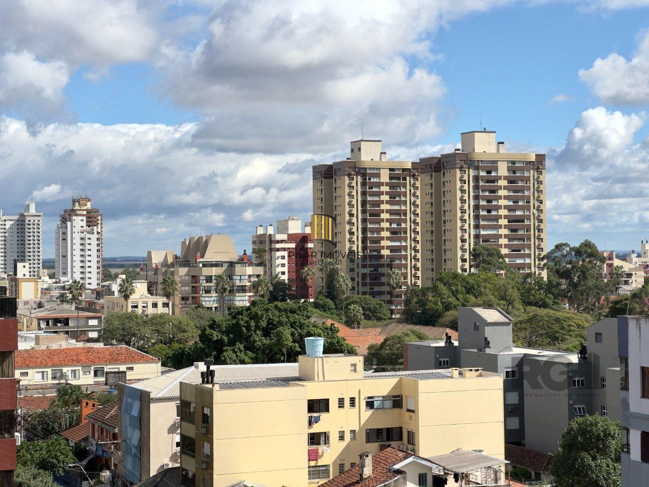 MARAVILHOSA COBERTURA COM VISTA DEFINIDA E MUITA CLARIDADE NO MENINO DEUS