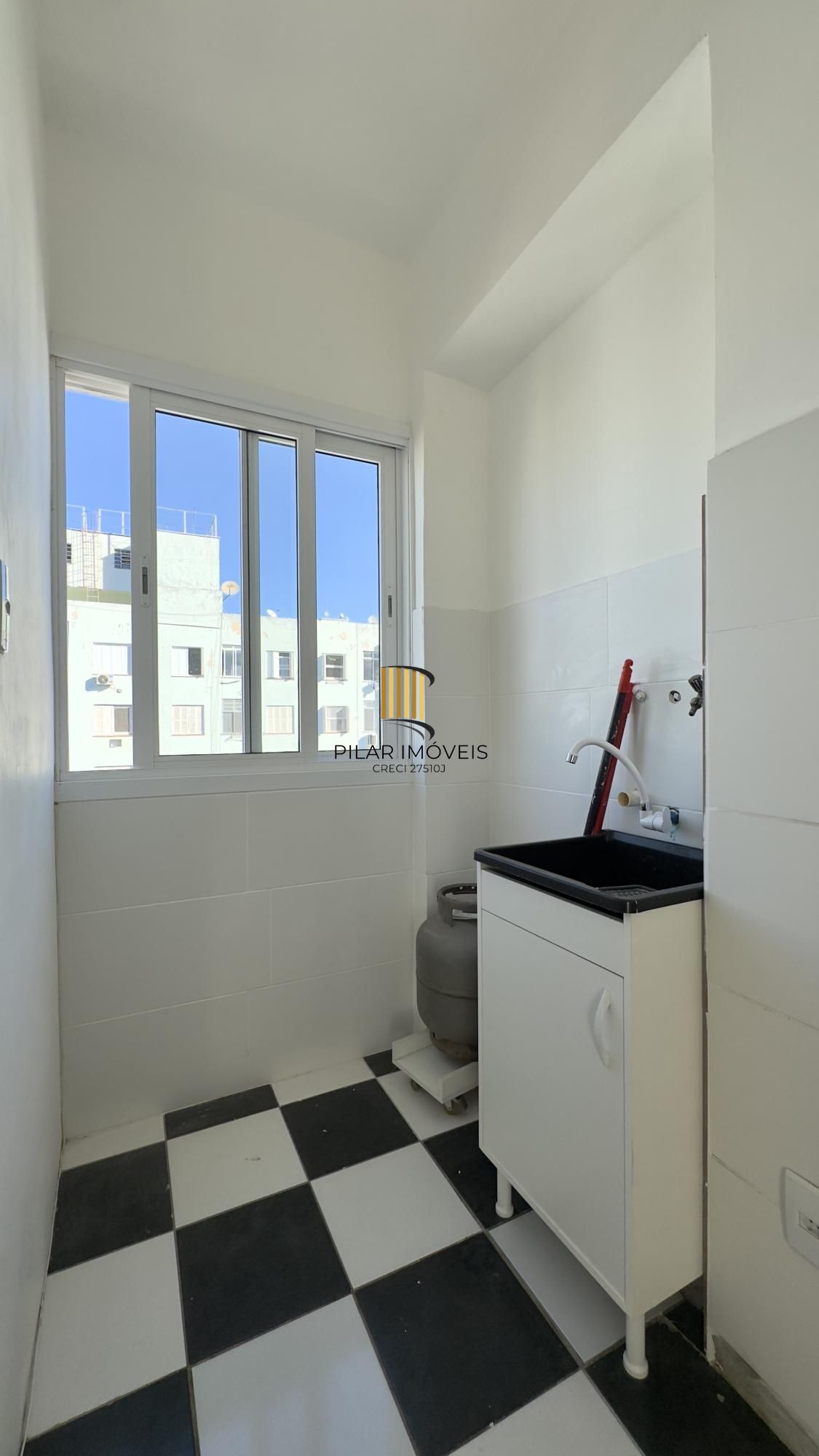 APARTAMENTO 2 DORMITÓRIOS REFORMADO COM LINDA VISTA NO CENTRO HISTÓRICO