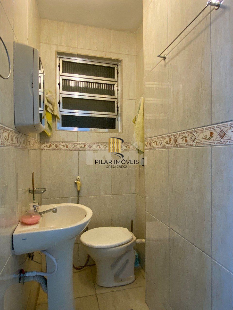 Sala comercial, de frente para a Rua Uruguai, no condomínio Aceguá