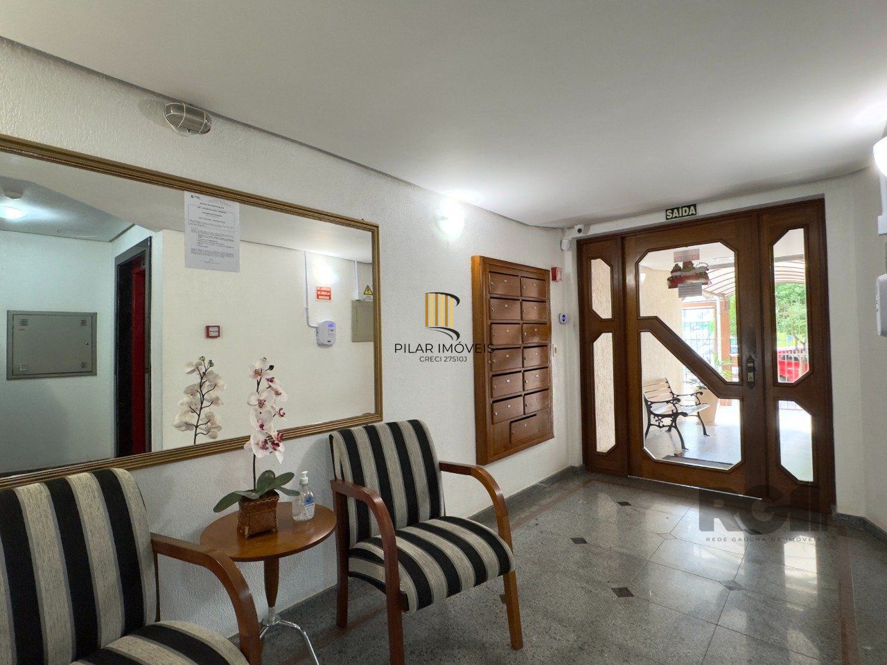 APARTAMENTO MOBILIADO DE 96M² COM 3 DORMITÓRIOS, SUÍTE E VAGA DE GARAGEM NO MENINO DEUS