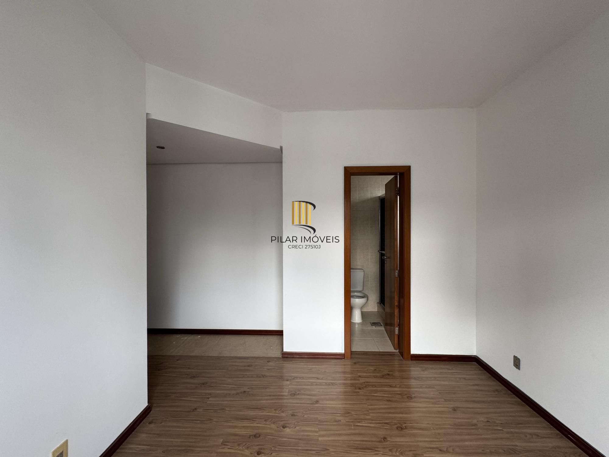 Apartamento 3 dormitórios com sacada, suíte e vaga de garagem no Menino Deus