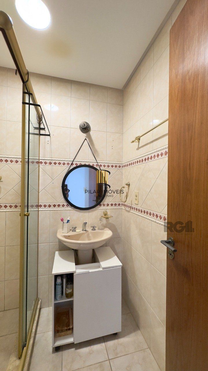 APARTAMENTO MOBILIADO DE 96M² COM 3 DORMITÓRIOS, SUÍTE E VAGA DE GARAGEM NO MENINO DEUS