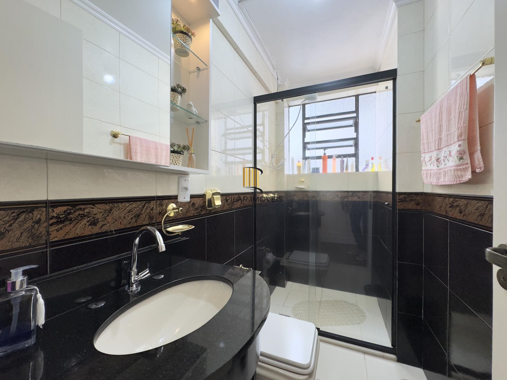 APARTAMENTO 2 DORMITÓRIOS COM PEÇAS AMPLAS NO CENTRO HISTÓRICO
