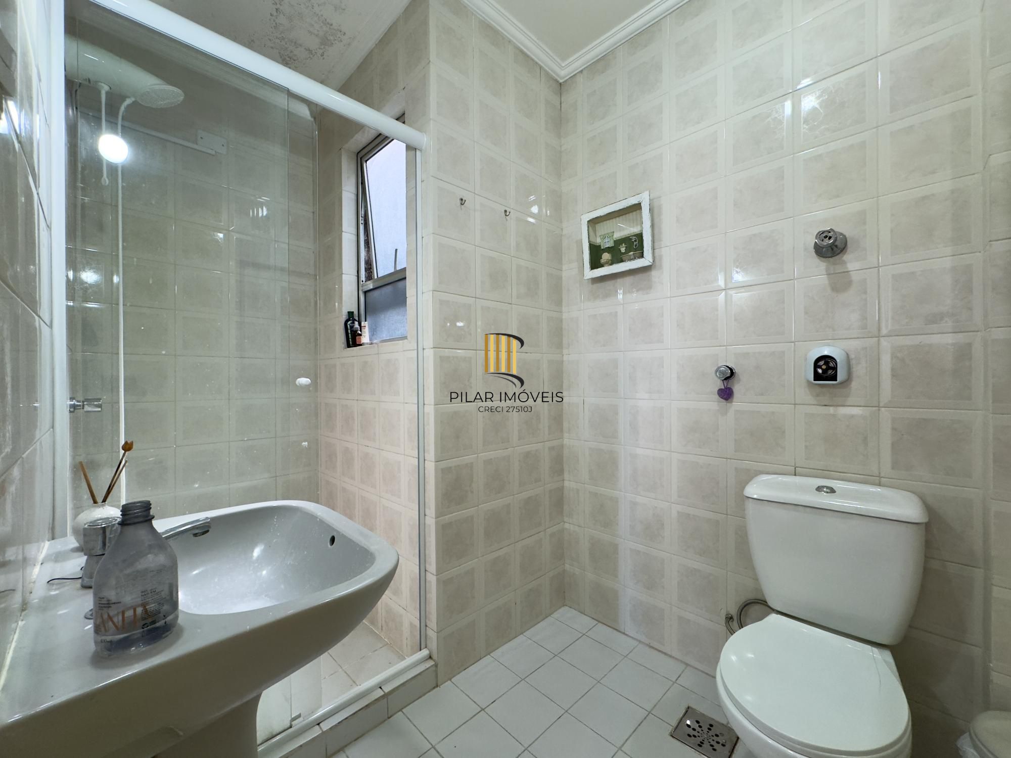 Apartamento amplo de 2 dormitório ao lado do Mãe de Deus e próximo da Orla