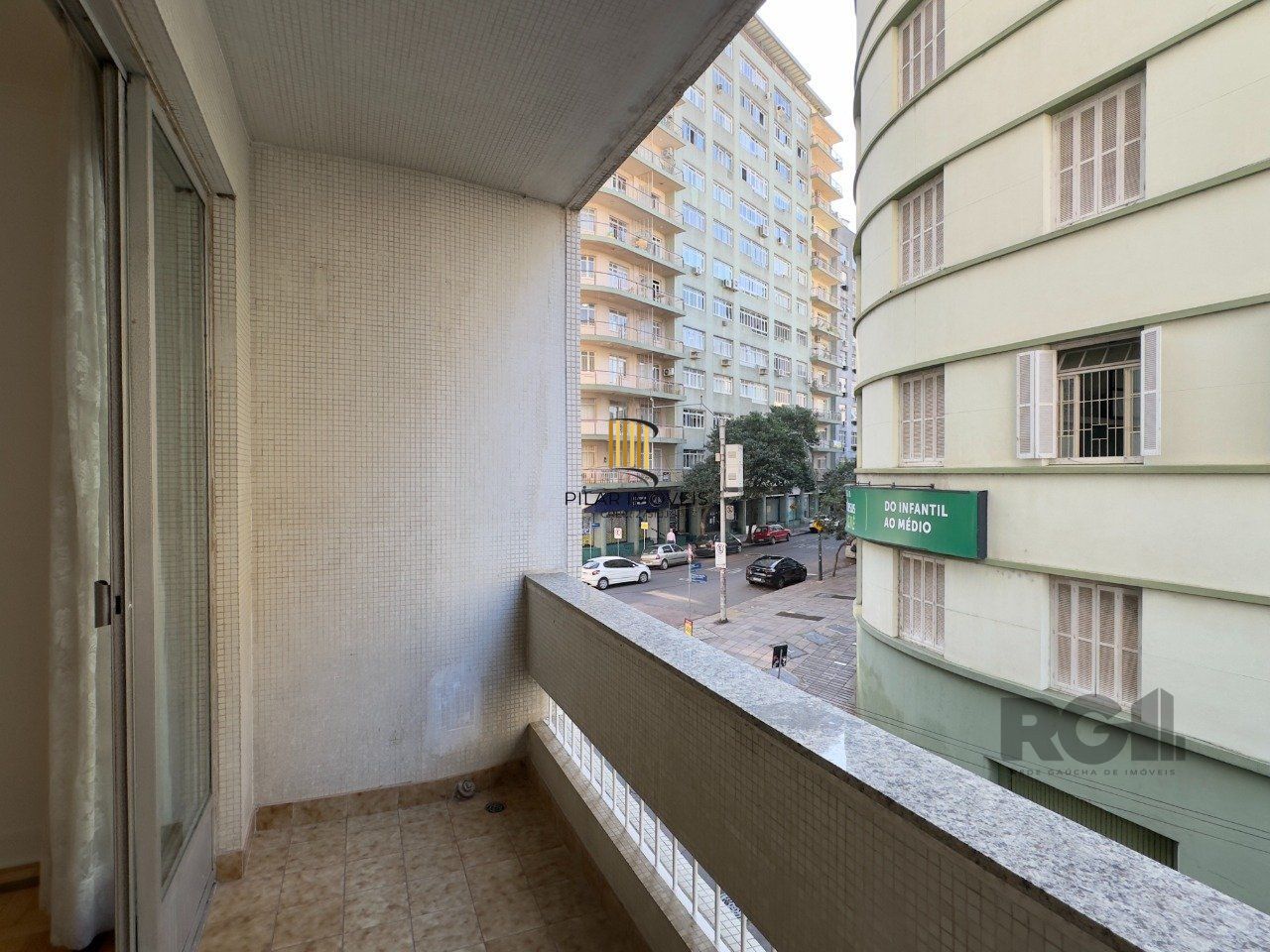 SUPER APARTAMENTO REFORMADO DE 3 DORMITÓRIOS EM ÓTIMA LOCALIZAÇÃO NA DUQUE