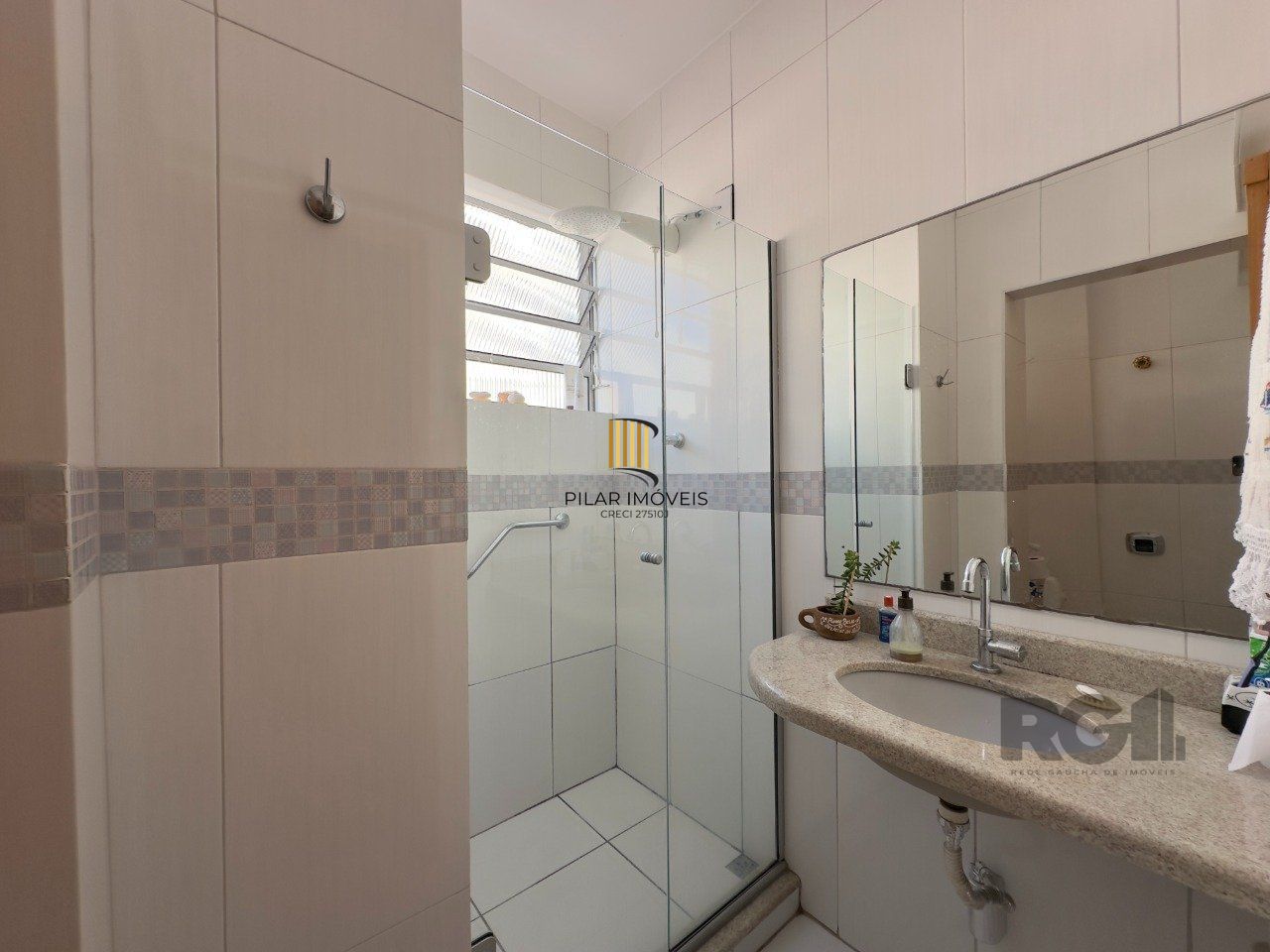 APARTAMENTO 3 DORMITÓRIOS, DE FRENTE E REFORMADO, NO CENTRO HISTÓRICO