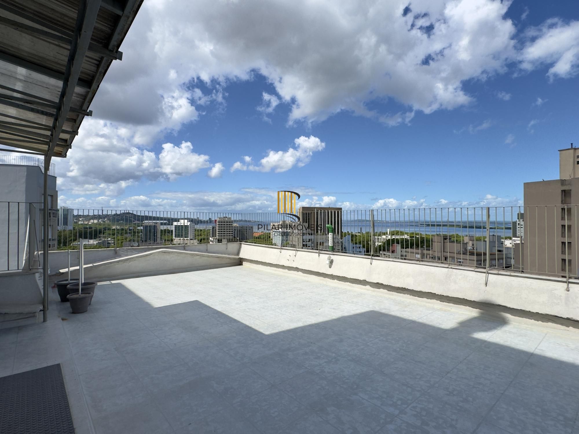 Apartamento de 1 dormitório, em andar alto, vista definida no Centro Histórico