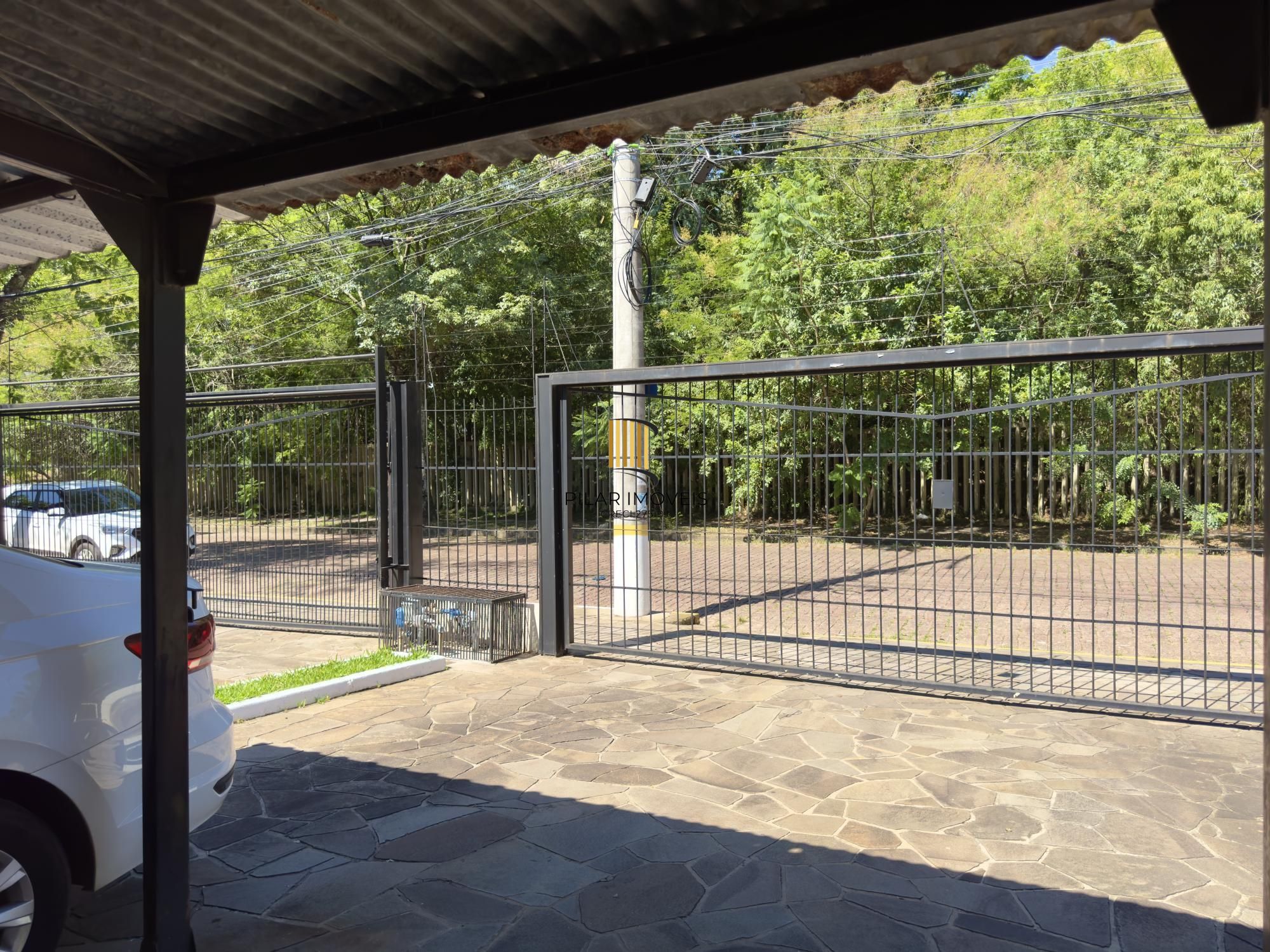 Apartamento 2 dormitórios com sacada e vaga de garagem próximo à PUCRS