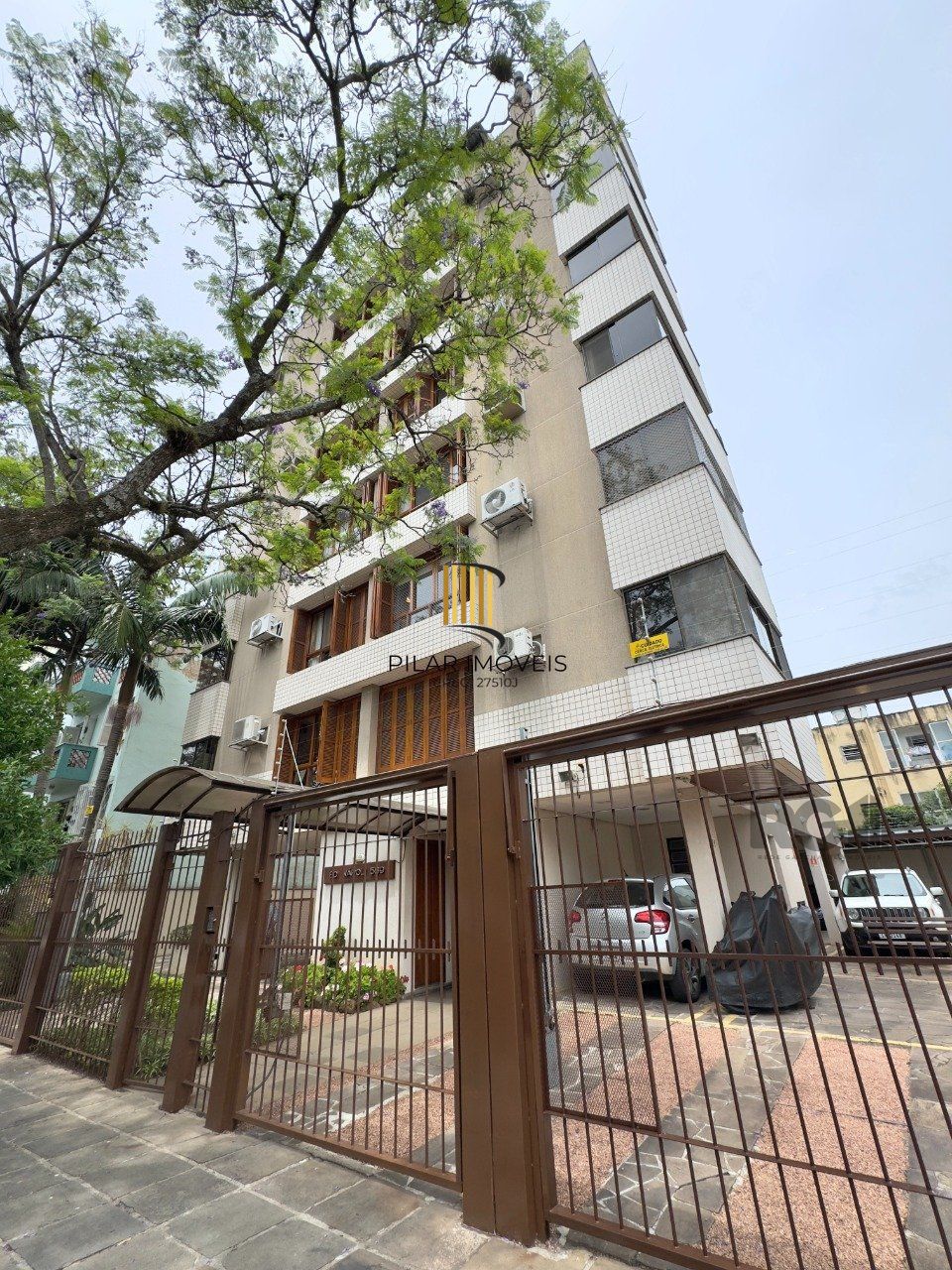 APARTAMENTO MOBILIADO DE 96M² COM 3 DORMITÓRIOS, SUÍTE E VAGA DE GARAGEM NO MENINO DEUS
