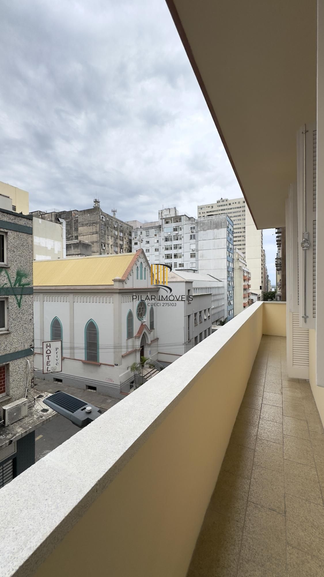 Apartamento reformado de 103m², 3 dormitórios, sendo 1 suíte no Centro Histórico