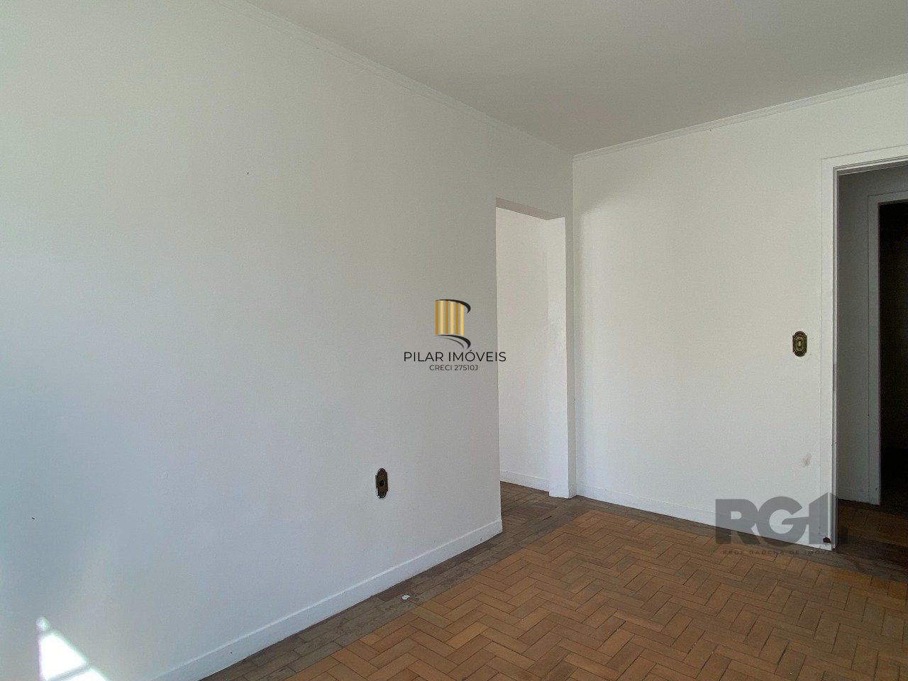 CASA COM 5 DORMITÓRIOS, ESPAÇO PARA FESTAS E PEÇAS AMPLAS PRÓXIMO AO IGUATEMI