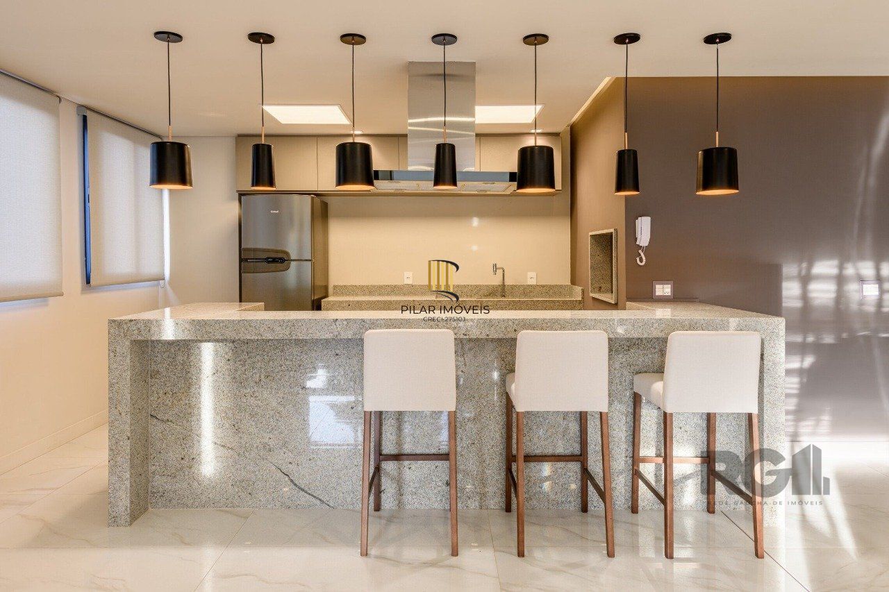 APARTAMENTO MOBILIADO 2 DORMITÓRIOS TRANSFORMADO EM 1 DORMITÓRIO, JUNTO AO MENINO DEUS