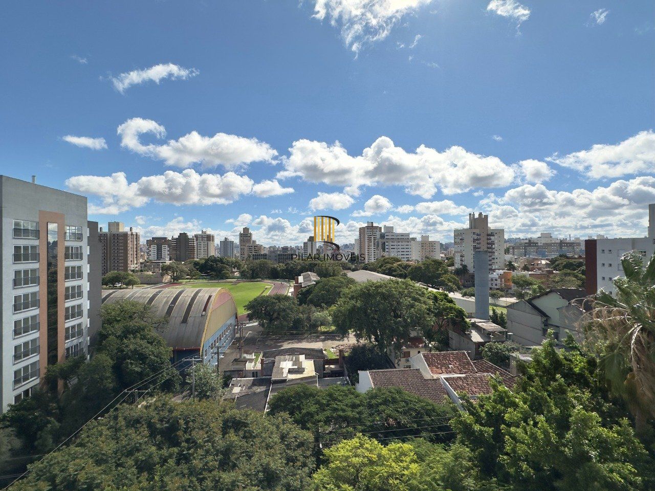 MARAVILHOSA COBERTURA COM VISTA DEFINIDA E MUITA CLARIDADE NO MENINO DEUS