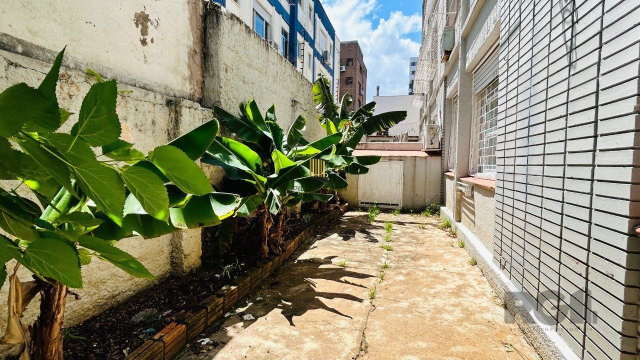 APARTAMENTO GARDEN 3 DORMITÓRIOS COM VAGA DE GARAGEM NO MENINO DEUS
