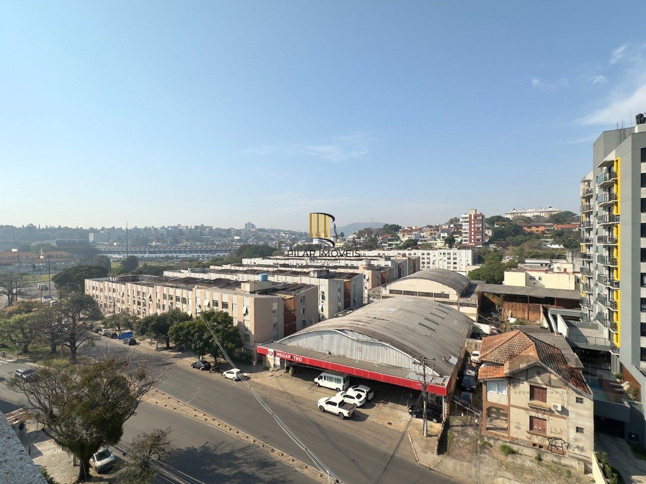 COBERTURA COM 174M², DE FRENTE, 3 DORMITÓRIOS, EM ÓTIMA LOCALIZAÇÃO NO MENINO DEUS