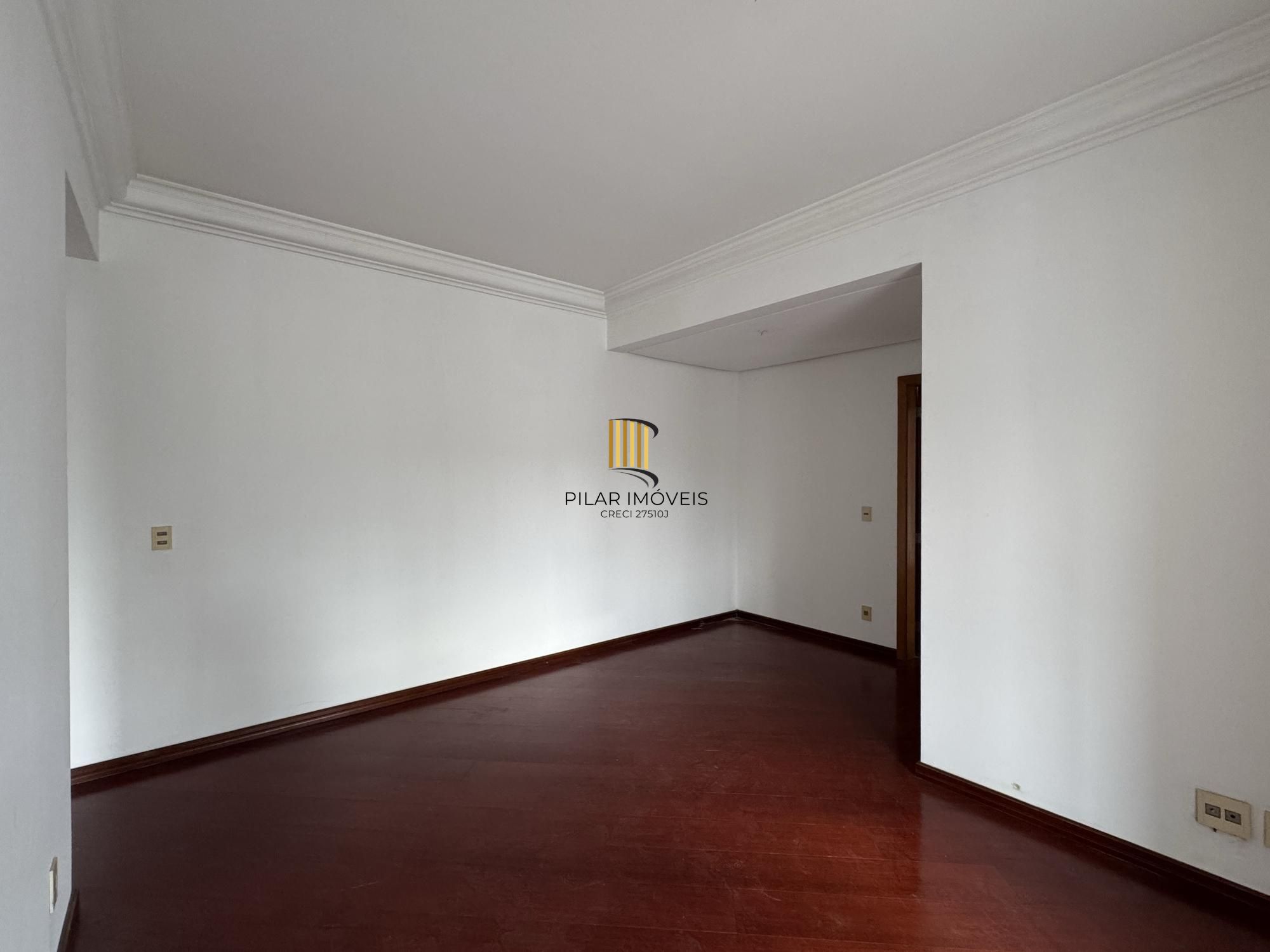 Apartamento 3 dormitórios com sacada, suíte e vaga de garagem no Menino Deus