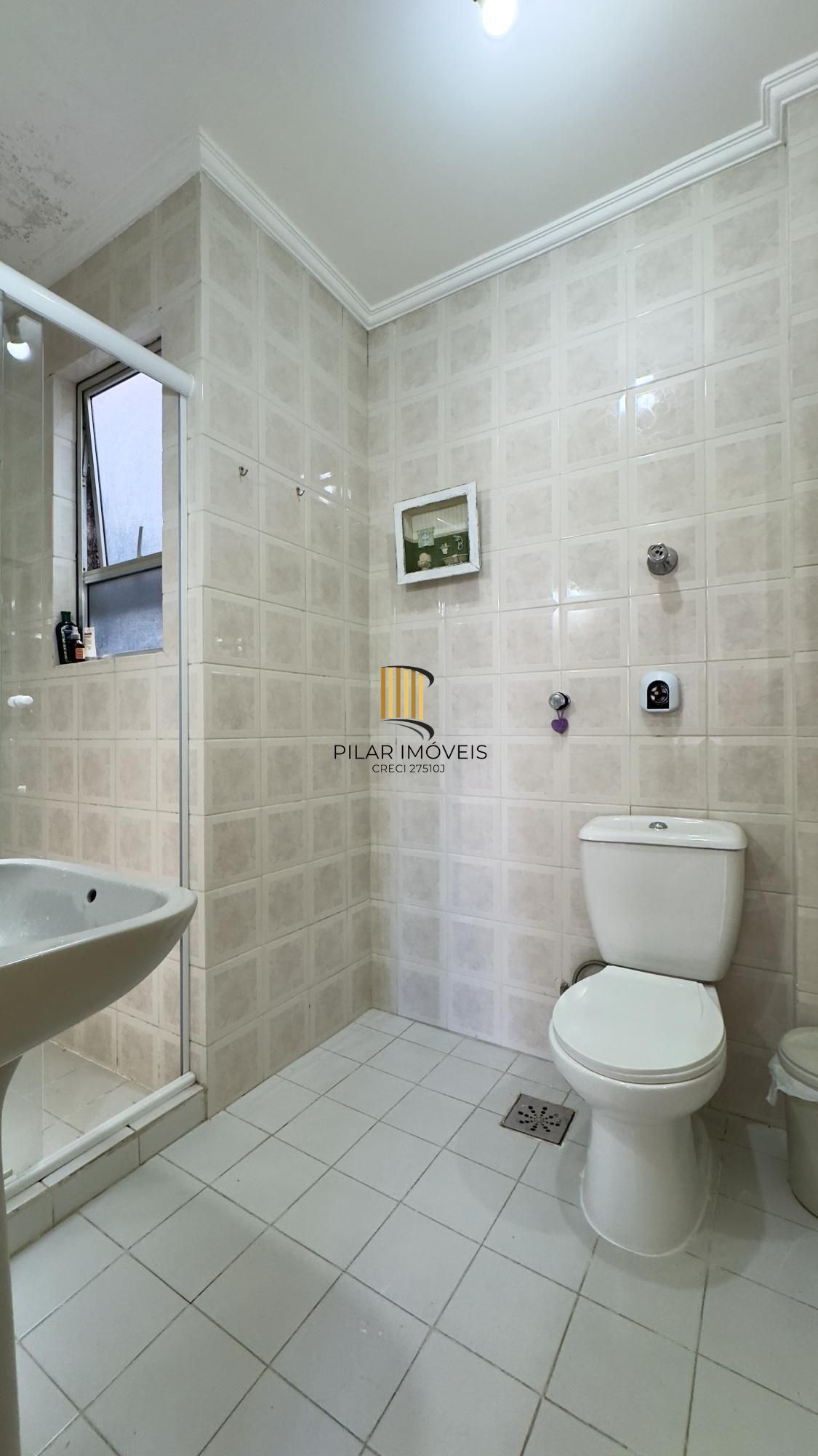 Apartamento amplo de 2 dormitório ao lado do Mãe de Deus e próximo da Orla