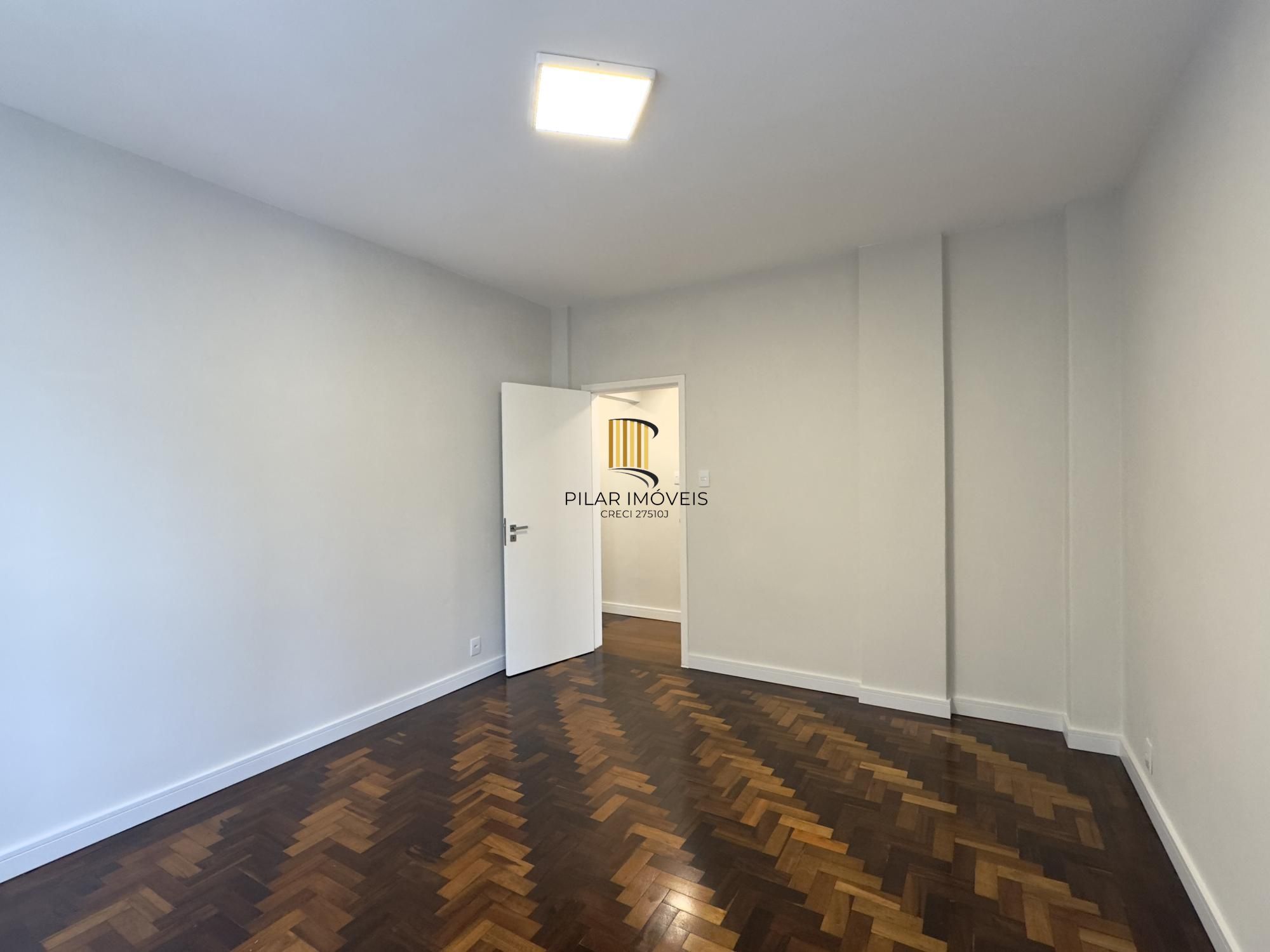 Apartamento reformado de 103m², 3 dormitórios, sendo 1 suíte no Centro Histórico