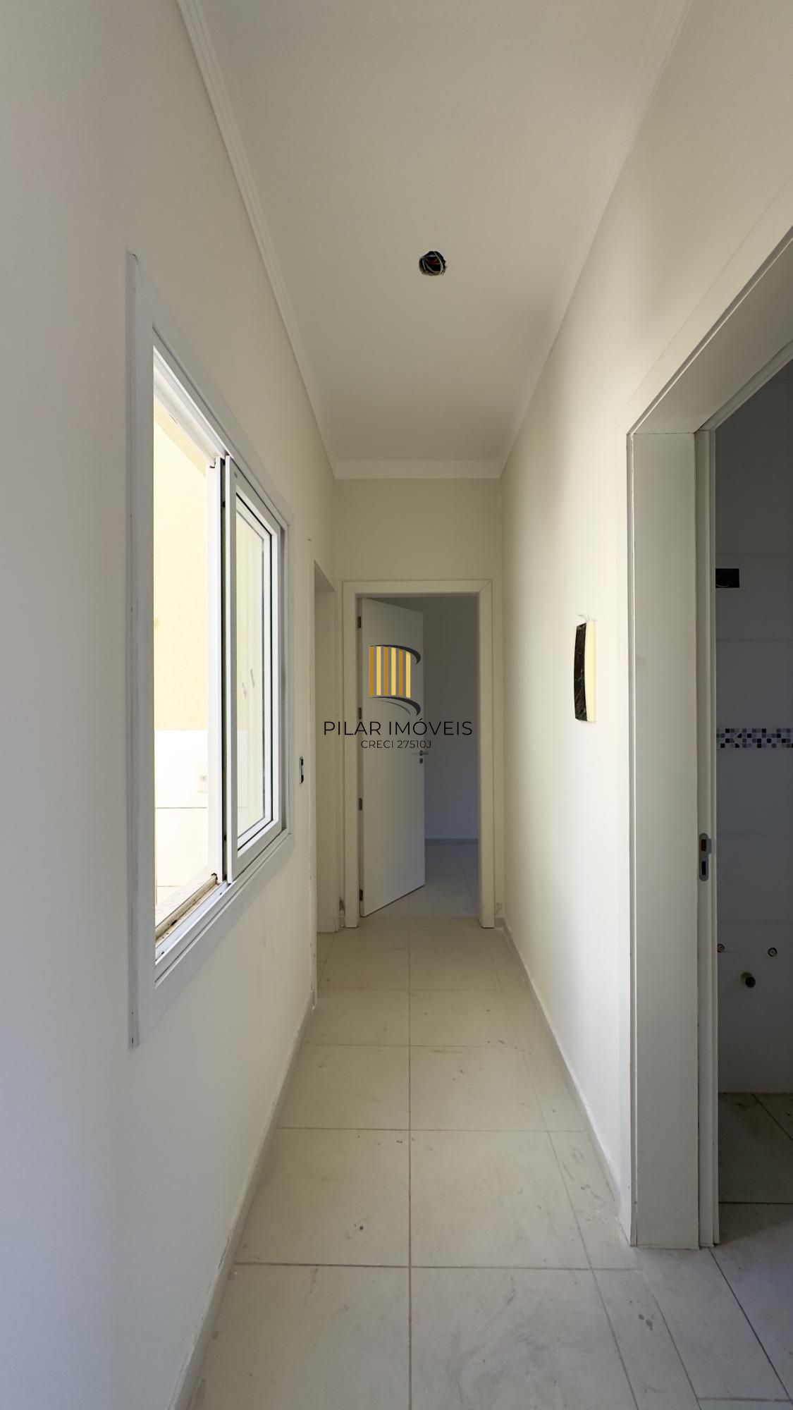 Casa em condomínio com 2 dormitórios, vaga de garagem e churrasqueira na Olaria