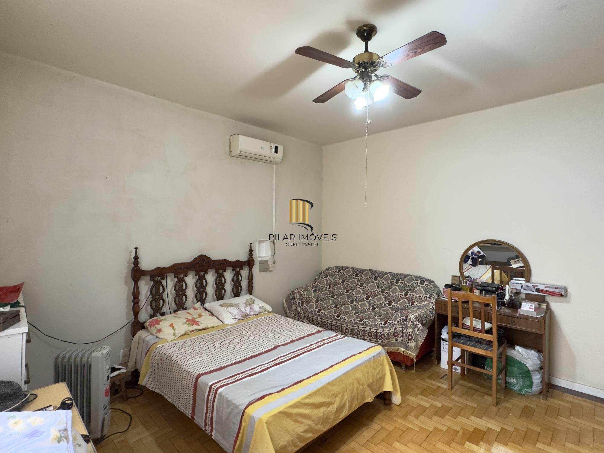 Apartamento 2 dormitórios com pátio