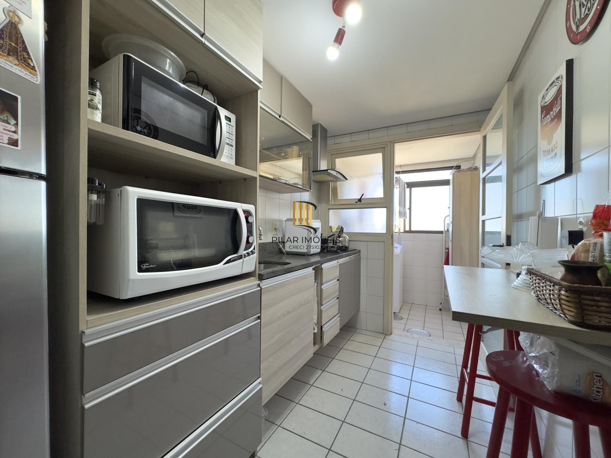 Apartamento 2 dormitórios, com lavabo e vaga de garagem na Cidade Baixa