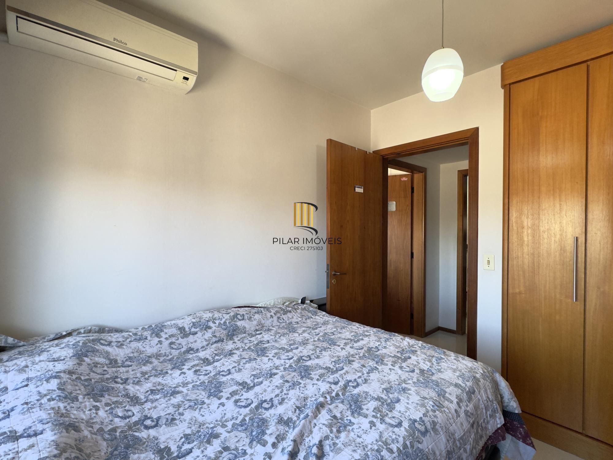 Apartamento 2 dormitórios, com lavabo e vaga de garagem na Cidade Baixa