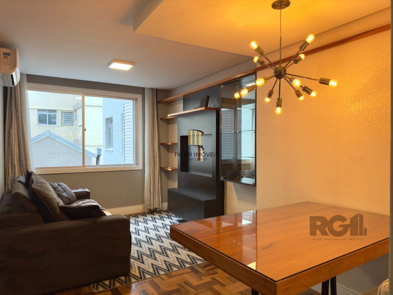 APARTAMENTO 2 DORMITÓRIOS SEMIMOBILIADO E REFORMADO NO CENTRO HISTÓRICO